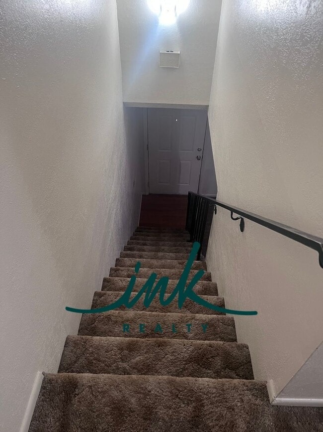 Building Photo - Lovely Gardnerville Townhome