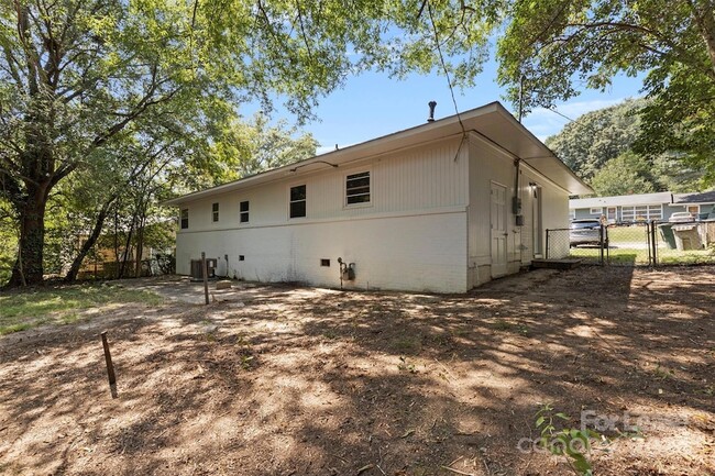 Building Photo - 1022 Green Cir Dr