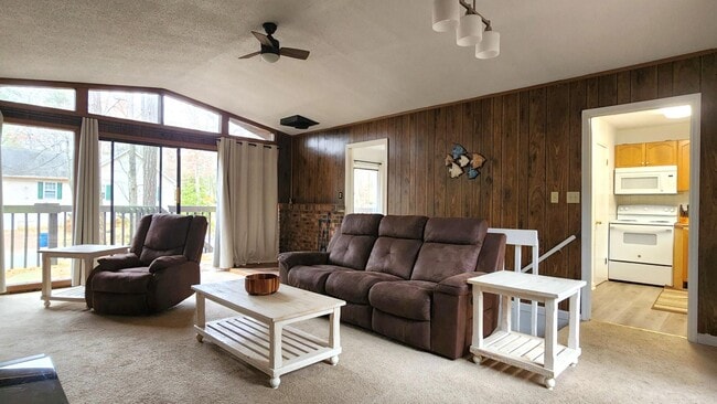 Building Photo - 13 Seafarer Ln