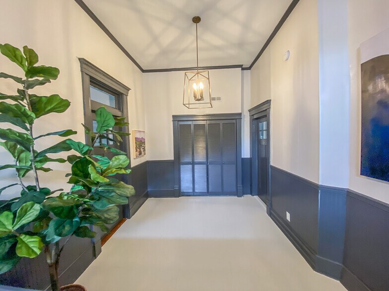 Building Photo - 1012 Love Ave