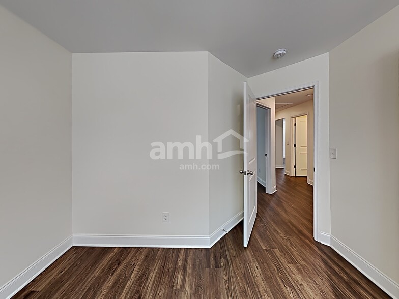 Building Photo - 406 Otter Trail