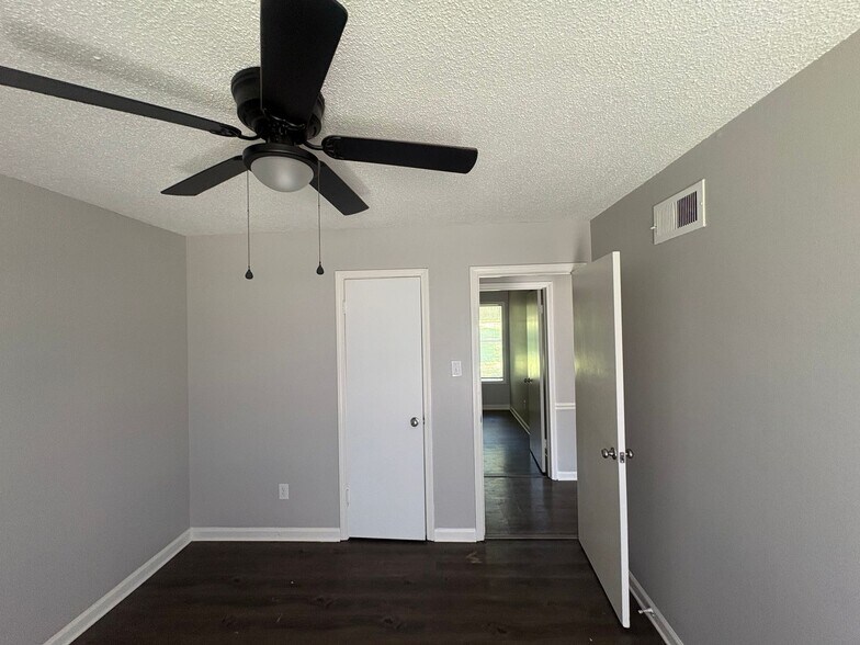 Building Photo - 5087 Blacksmith Dr