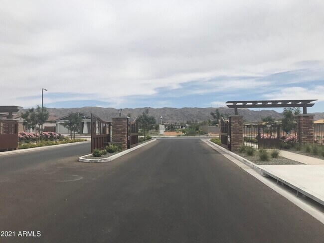Building Photo - 1331 E Maldonado Dr