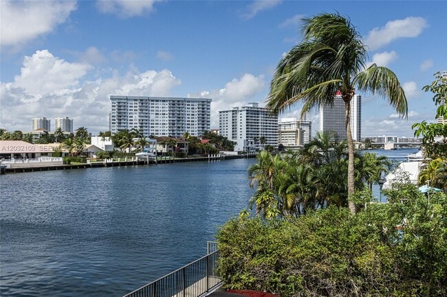 Building Photo - 2017 S Ocean Dr