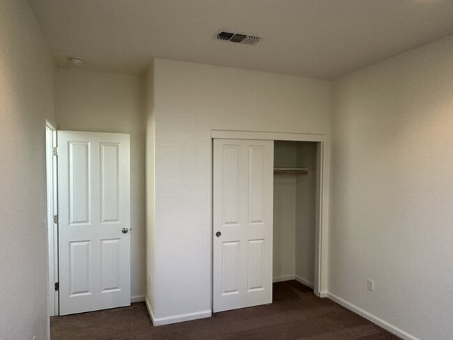 Building Photo - Gorgeous Mountain House 4 Bedroom 3 Bath Home