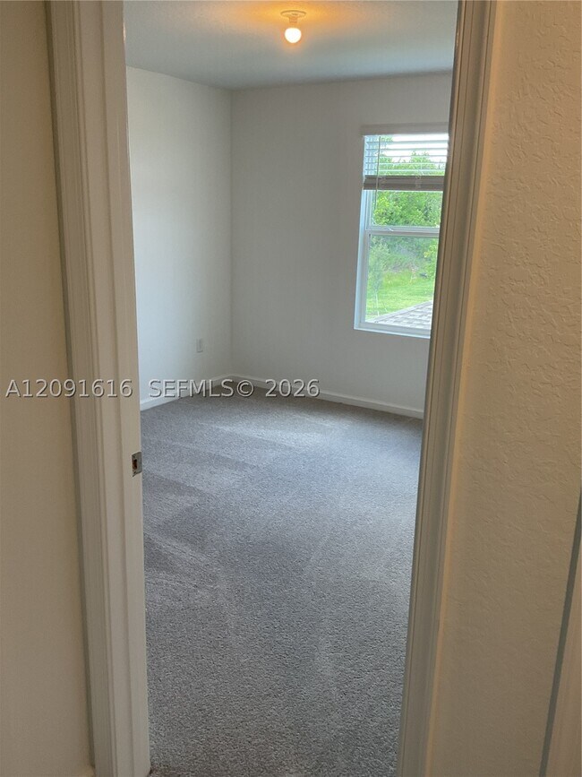 Building Photo - 5924 NW Fairfox Wy