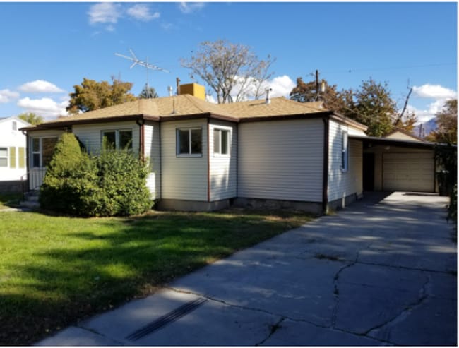 Building Photo - Lovely 2 Bed/2 Bath Home