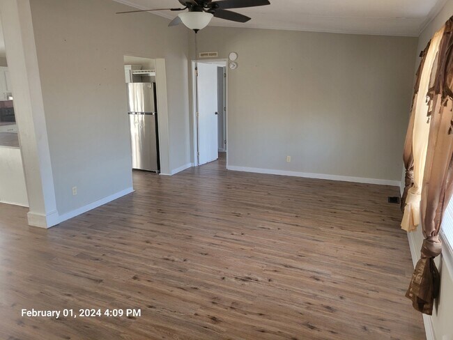 Building Photo - Charming 4 Bedroom Manufactured Home in Ka...