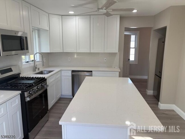 Building Photo - 428 Highland Ave