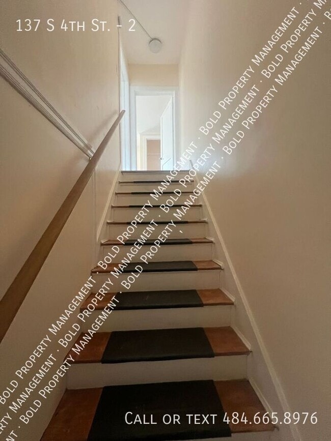 Building Photo - 137 S 4th St