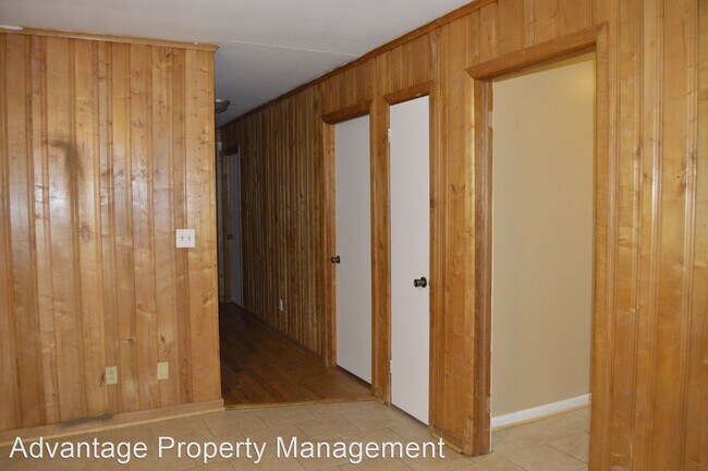 Building Photo - 3 br, 2 bath House - 1611 Chenault Dr SE