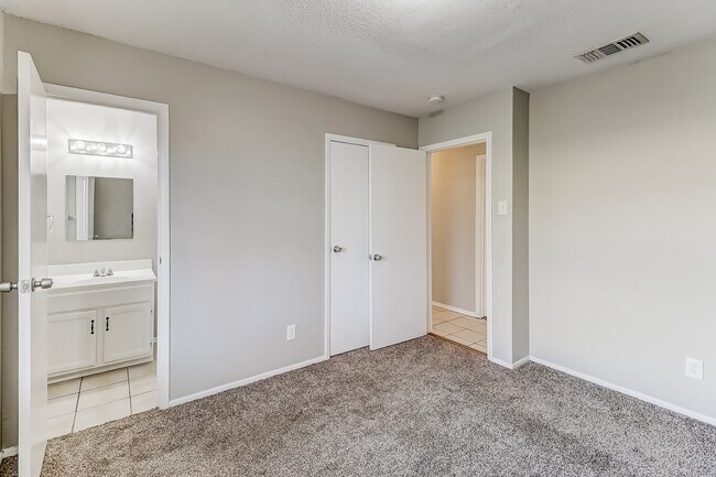 Building Photo - 104 Melody Cir