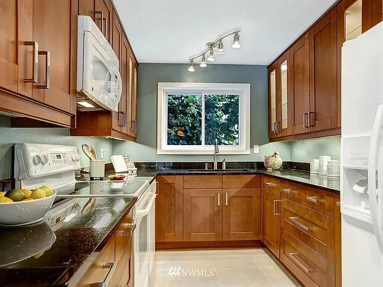 Kitchen - 13283 15th Ave NE