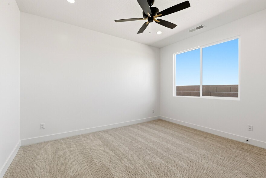 Building Photo - 402 S 2250 W