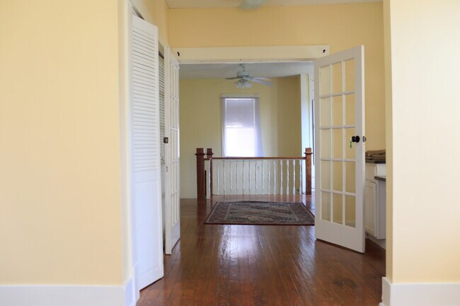 Building Photo - 228 W Woodlawn Ave