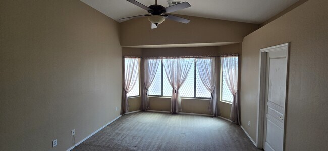 Building Photo - 1241 E Elm Rd
