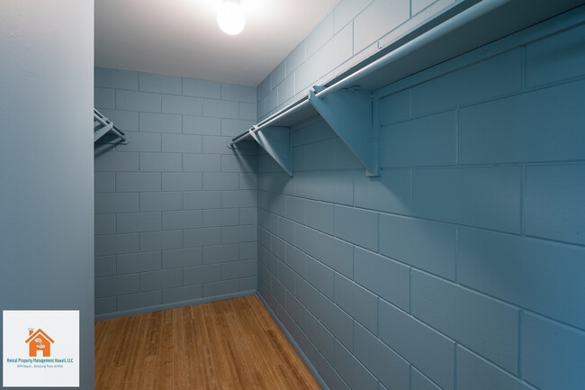 Building Photo - 420 Haleloa Pl