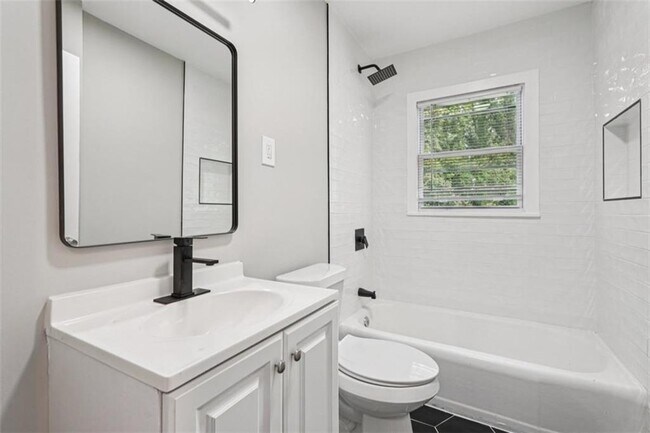 Building Photo - 172 Meador Way SE