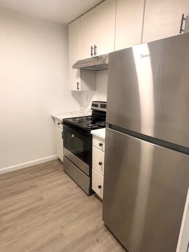 Building Photo - Stylishly Remodeled 2-Bedroom Gem in Redwood City