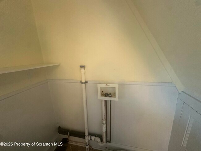 Building Photo - 1906 Farr St