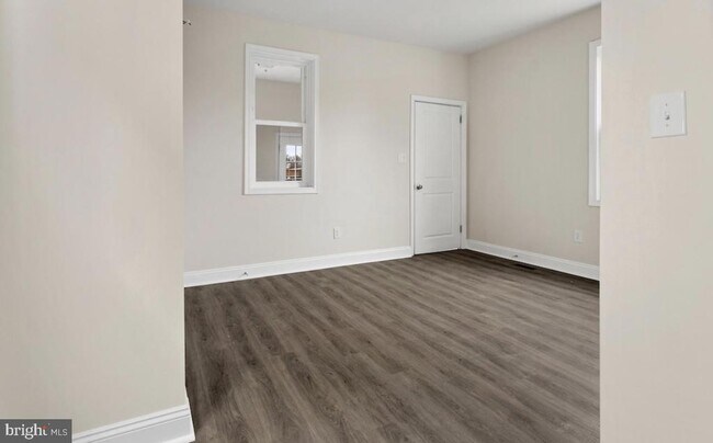 Building Photo - 300 E Front St