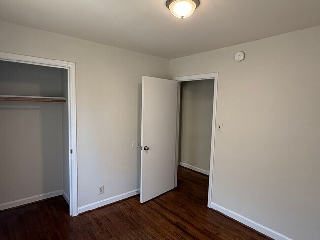 Building Photo - 3721 Driftwood Dr