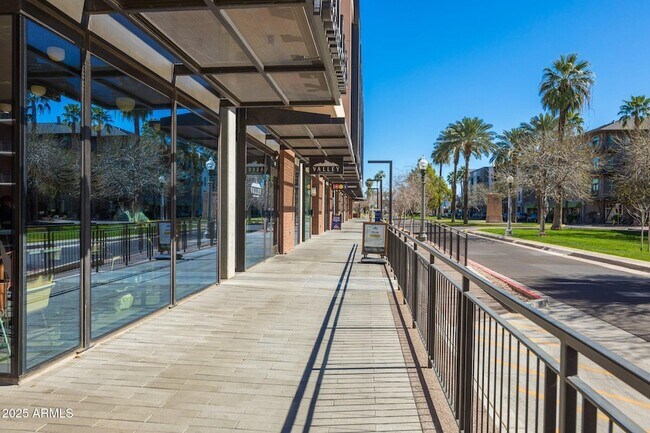 Building Photo - 100 W Portland St