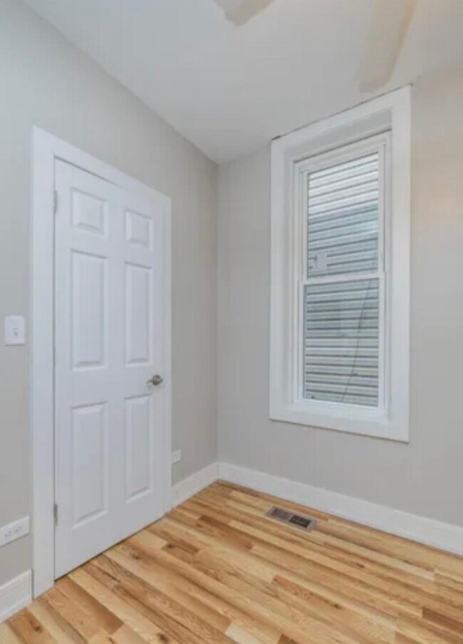 Building Photo - Spacious 4BR Duplex | Modern Upgrades | St...