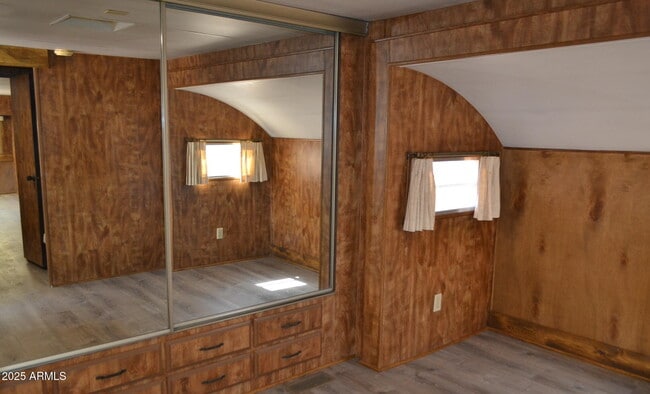 Building Photo - 677 S Warner Dr