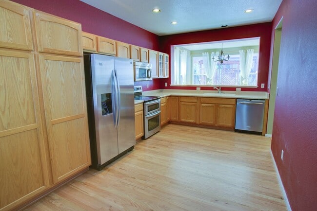 Building Photo - Spacious 4-Bedroom Home in Prime Littleton...