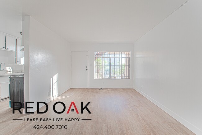 Primary Photo - 919 S Lake St