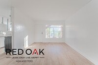 Building Photo - 919 S Lake St