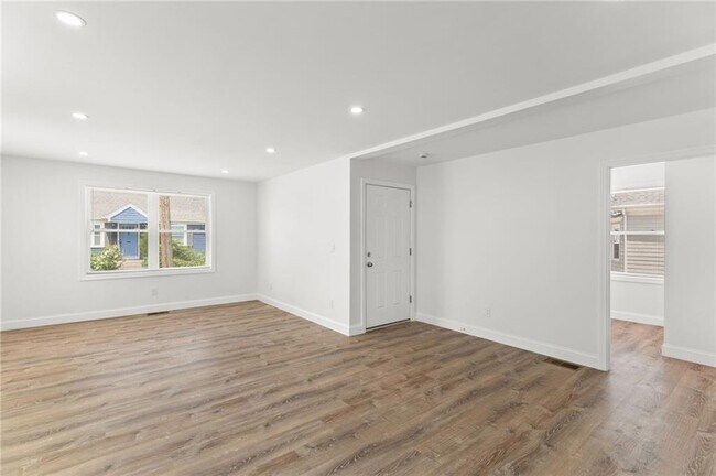 Building Photo - 41 Hampton St