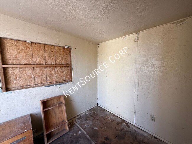 Building Photo - 4318 Ave L 2