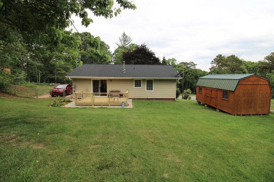 Building Photo - 12 King Arthur Pl
