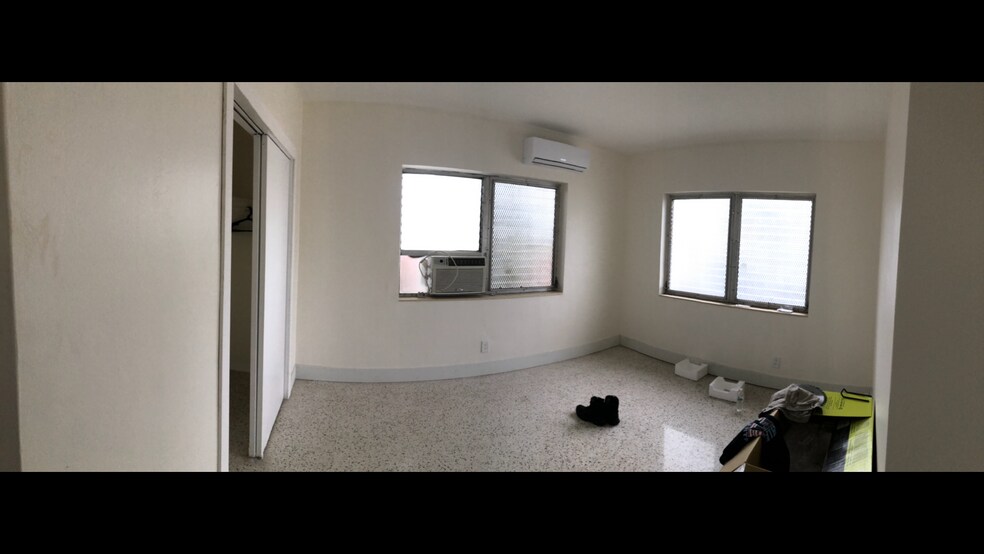 Building Photo - 3315 SW 9th Ter