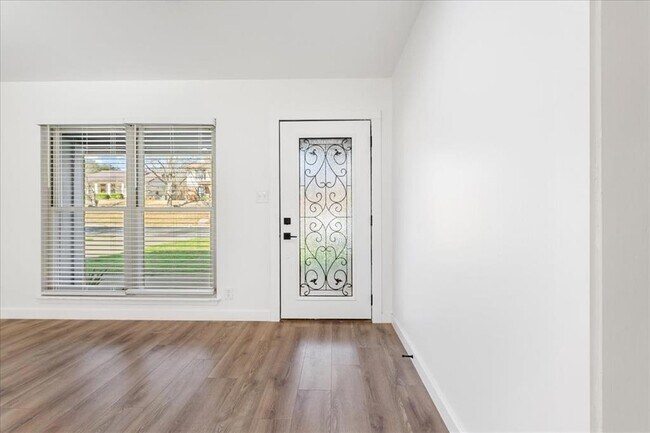 Building Photo - 5801 Cherry Creek Dr