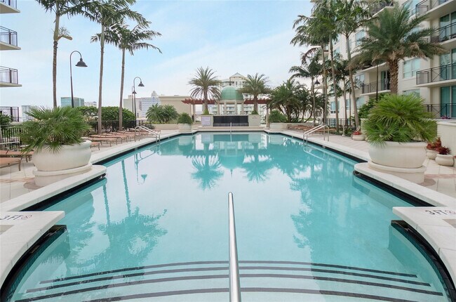 Building Photo - 610 W Las Olas Blvd