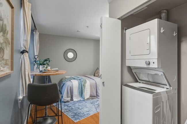 Building Photo - Studio in Heart of Fairhaven