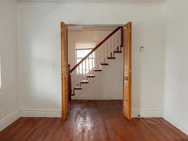 Building Photo - 2 Bedroom Single-Family Home, Newburgh