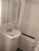 Building Photo - 30 Sailly ave