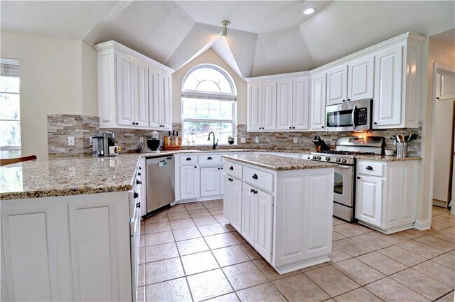 Building Photo - 5408 W Redbud St