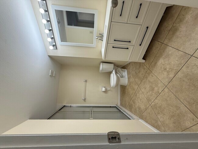 Building Photo - 1520 SE Royal Green Cir