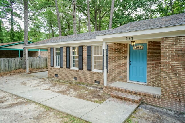 Building Photo - Gorgeous single family home!