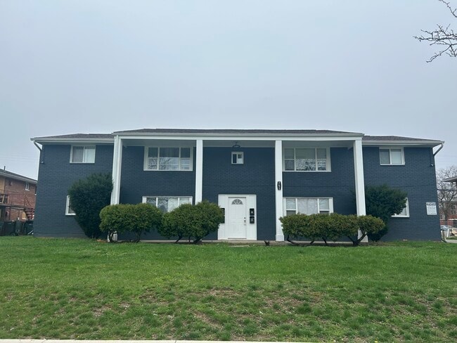 Building Photo - 751 Kingsford Rd