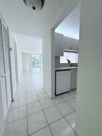 Building Photo - 10835 SW 112th Ave