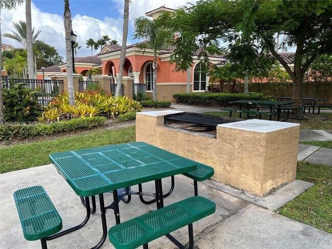 Building Photo - 4600 SW 160th Ave