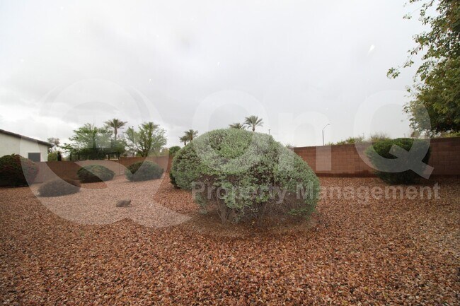 Building Photo - 3951 E Ravenswood Dr