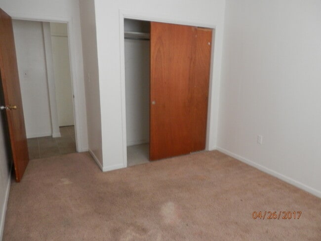 Building Photo - 915 S Platinum Ave