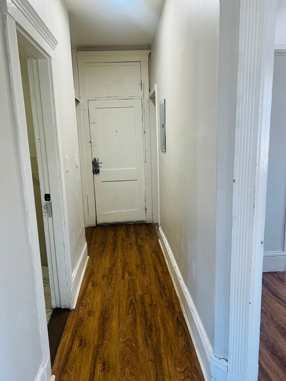 Building Photo - 526 Western Ave